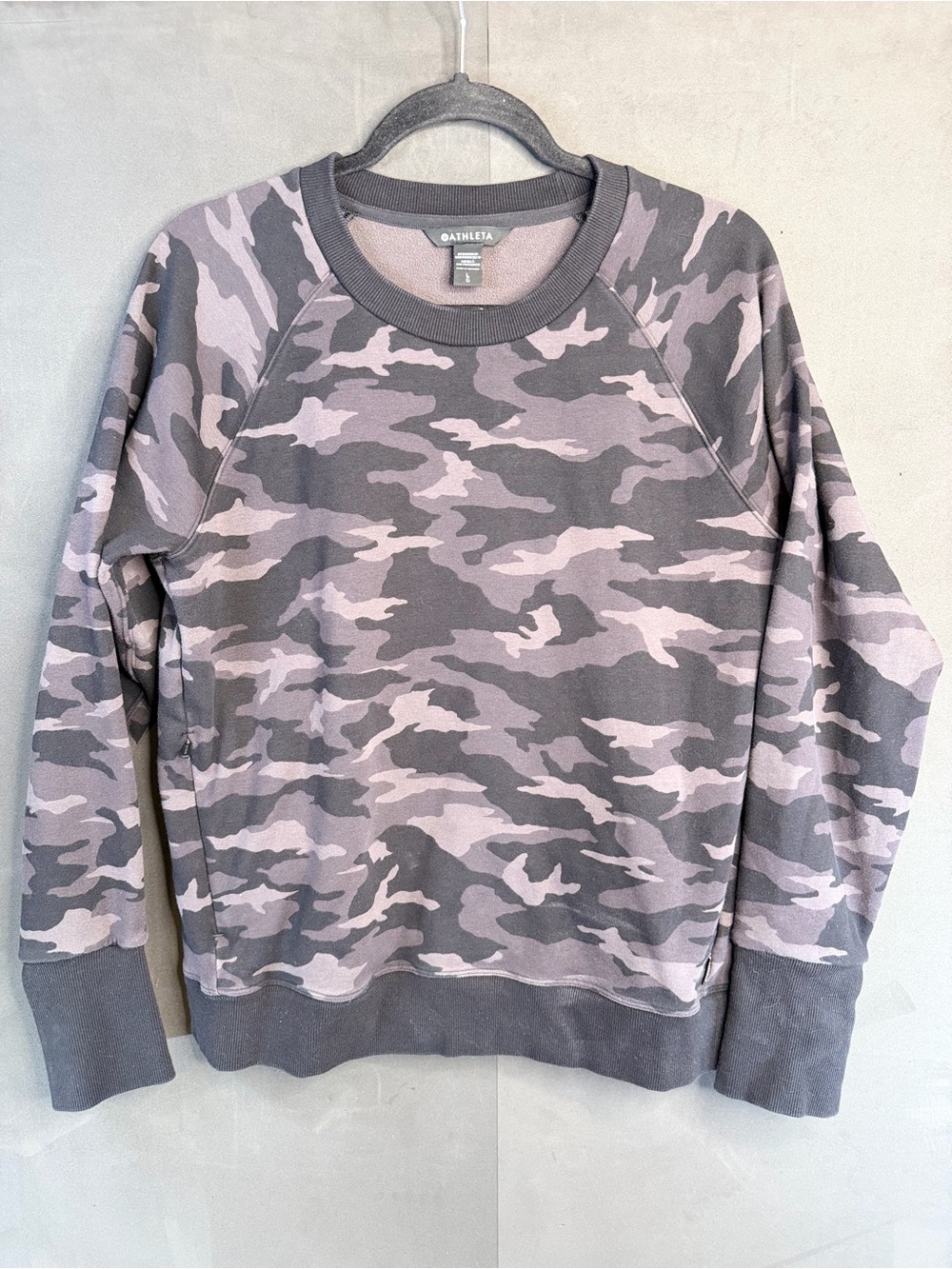 Athleta Women's Crew Neck Long Sweatshirt Black Camo Zip Pocket Size Large